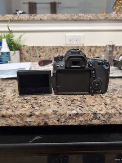 Canon EOS 70D w/ Canon EFS 18-55 Lens