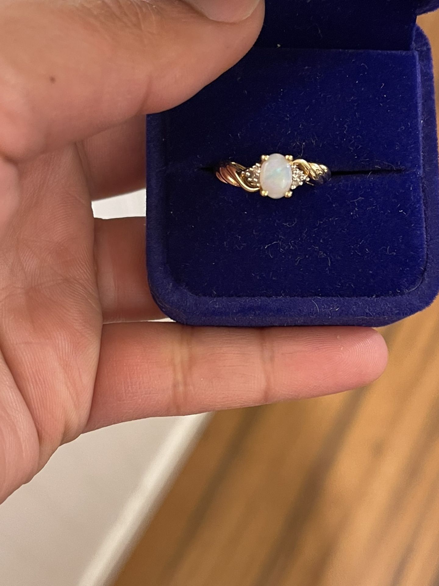 14k gold genuine Opal and diamonds ring size 7