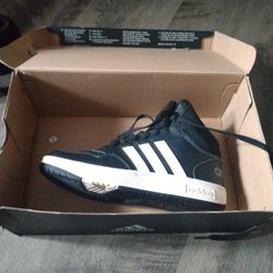 NEW! Size 4 Adidas Shoes