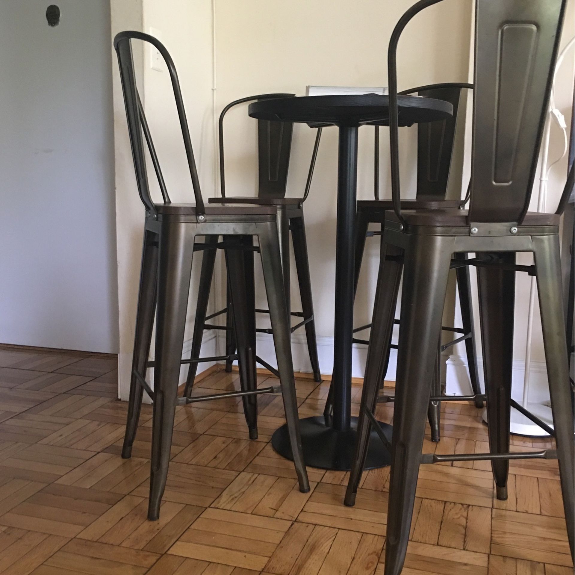 Table Bar Table Plus Chairs- !