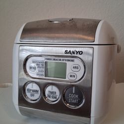 3.5 Cup Ruce Cooker. Small Scratch. Works Great.