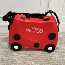 KIDS TRAVEL SUITCASE LIKE NEW 