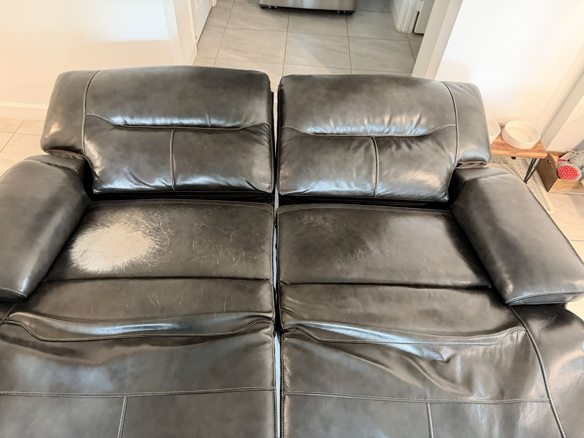 Dual reclining love seat