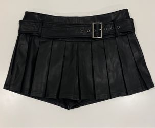 Black Pleated Mini Skirt with Belt - Size L