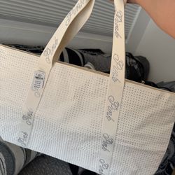 New TOTE by PINK