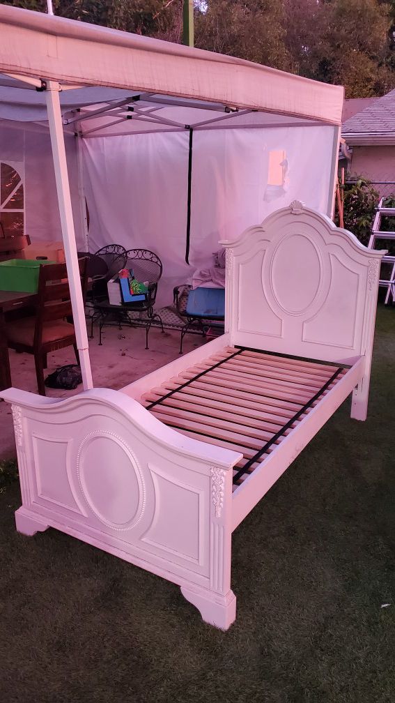 White twin bed frame. Similar design to the one that has price