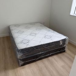 Full Size Mattress and Box Spring // Delivery Available 🚛