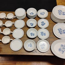 Vintage Pfaltzgraff Yorktowne Dinner Plates, Salad, Cups & Saucers