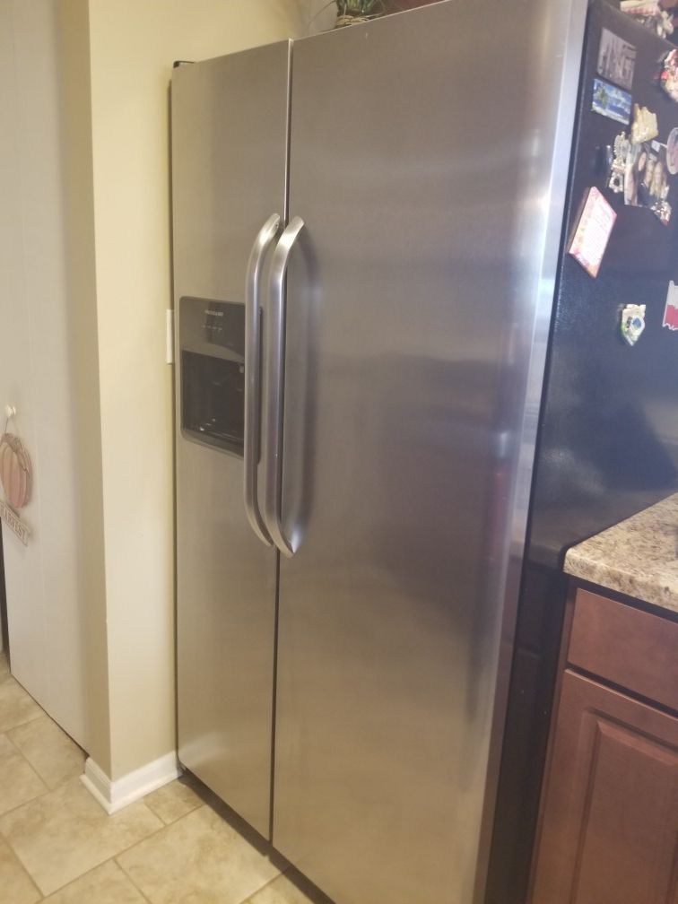 Fridgidare French Door Refrigerator