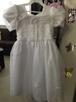 White dress Size Small (Children)