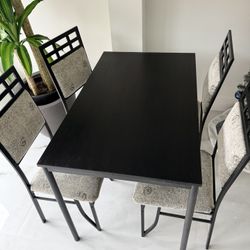 Dining table and 4 Chairs