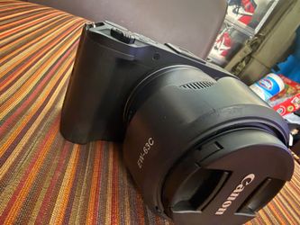 CANON R50V  camera with CANON RS 14-30 and CHARGER