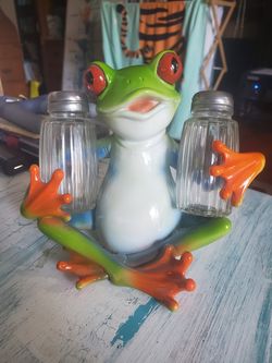 Rivers Edge Products Salt and Pepper Shakers Set, Unique Poly Resin