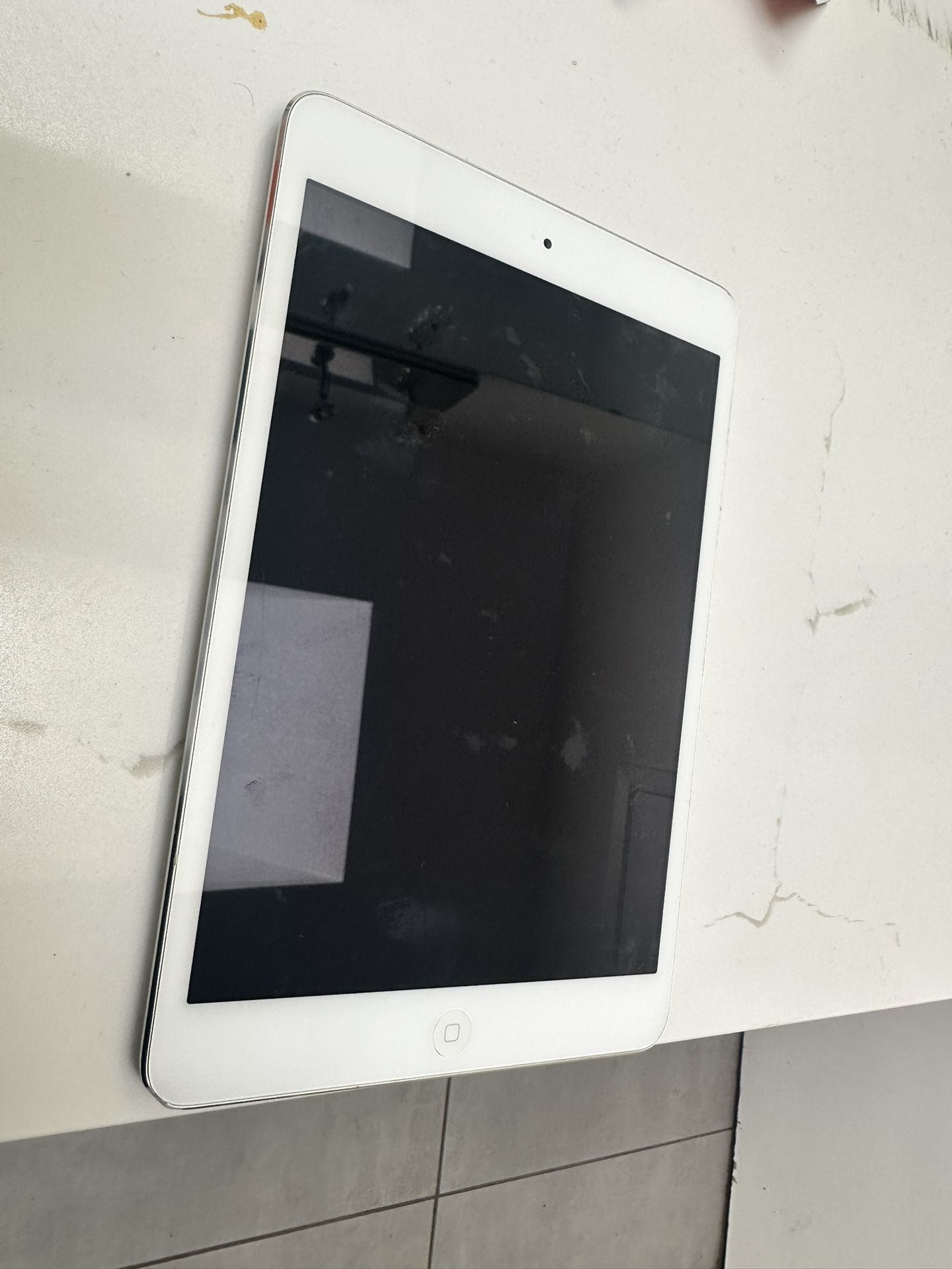 Apple - 11inch - IPad A16 Chip with WI-FI 256GB - Silver.