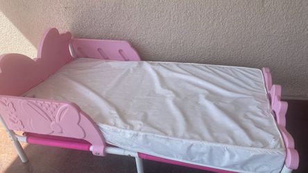 Disney Minnie Mouse Toddler Bed w/ Mattress & Clean Mattress Cover