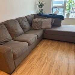 Sectional couch 