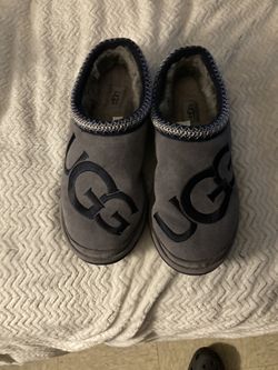 UGG SLIPPERS