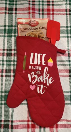 Oven Mitt, Spatchula & Cookie Mix 