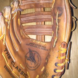 Spaulding  Leather softball glove "The Classic" 