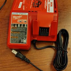 Cargador Milwaukee