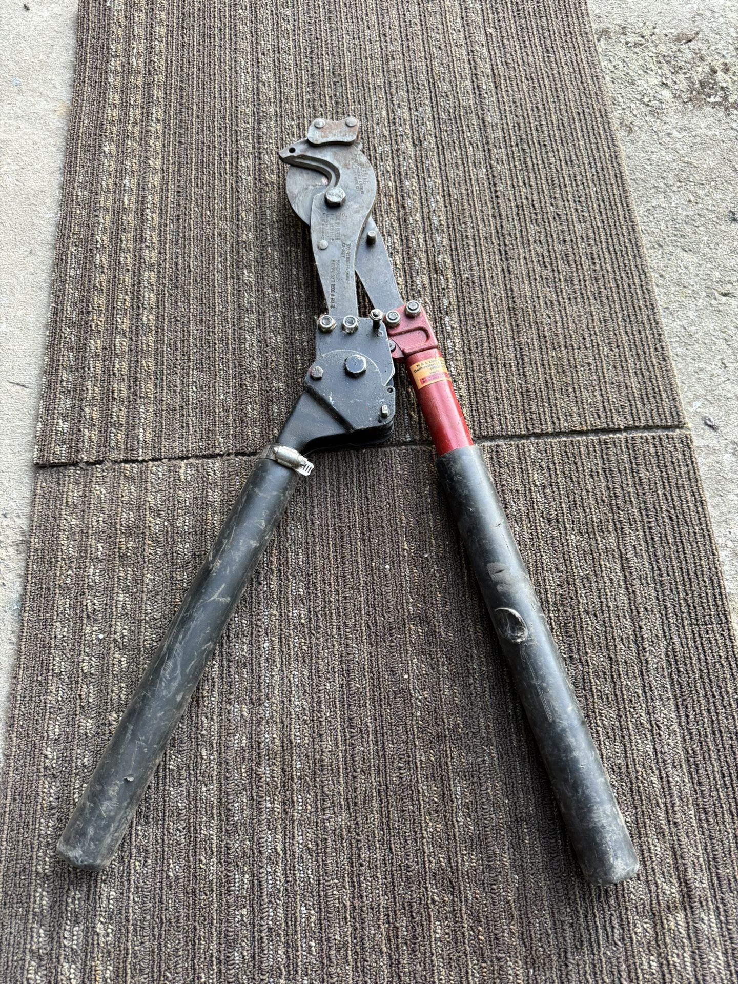 Industrial Electrical Cable Cutters 28 in Nominal Overall. High-voltage cable cutters