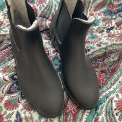 Like New Women’s Boot Size 8