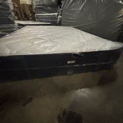 New Queen Stearns and Foster Estate Collection Medium Mattress $2300 at Macys