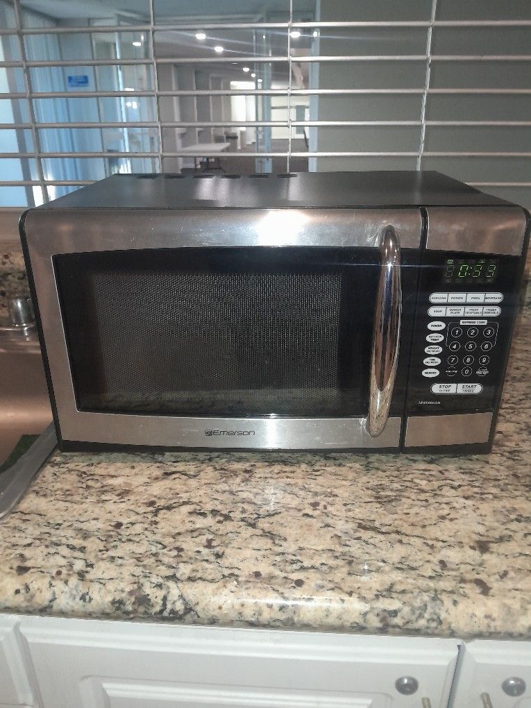 Nice Microwave. Works Great. Clean