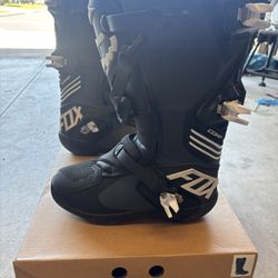 New Adult Fox  Boots Size 11 Men