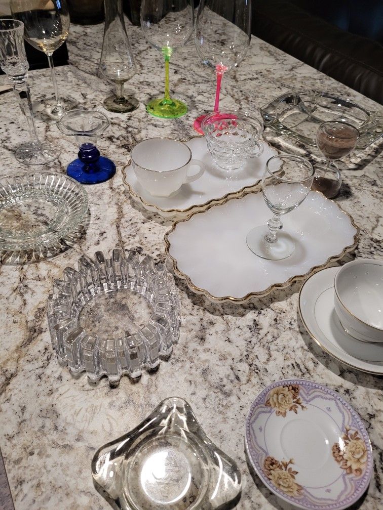 19 Glass Pieces