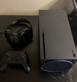 Xbox Series X + Controller + SteelSeries Headset