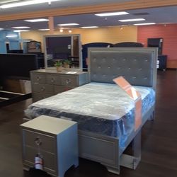 4 Piece Queen Bedroom Set Queen Bed Frame Dresser Mirror And Nightstand