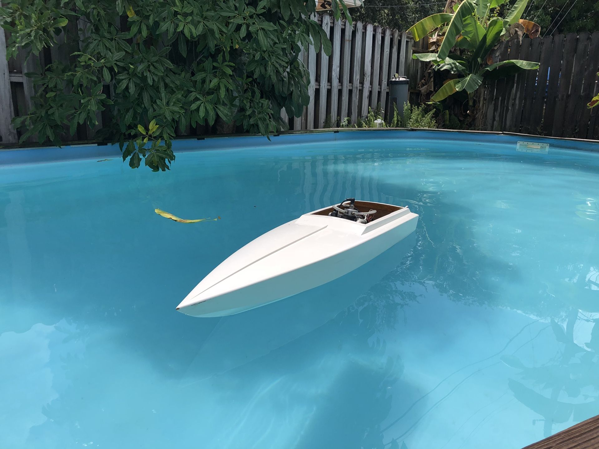 Dumas Scarab gas rc boat