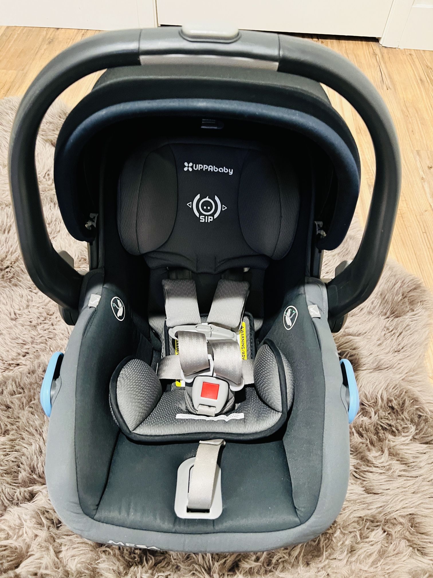 Infant Car Seat with base (Uppababy Mesa)