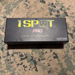 1 Spot CS 12 Pedal Power Supply
