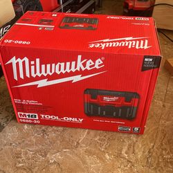Milwaukee 2 Gallon Vacuum