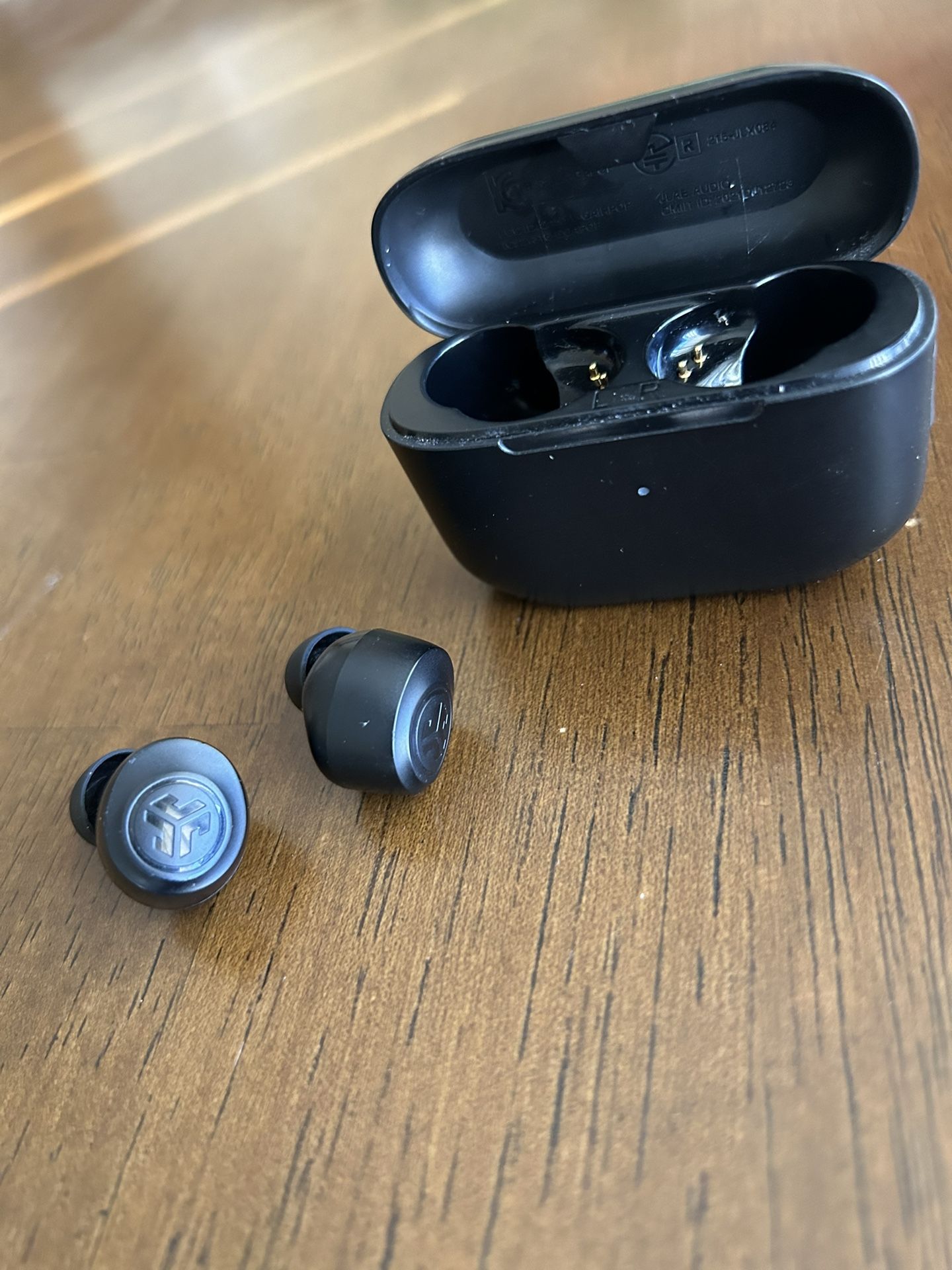 JLab Pro Earbuds / Charging Case