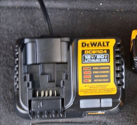 DeWALT 4AMP CHARGER