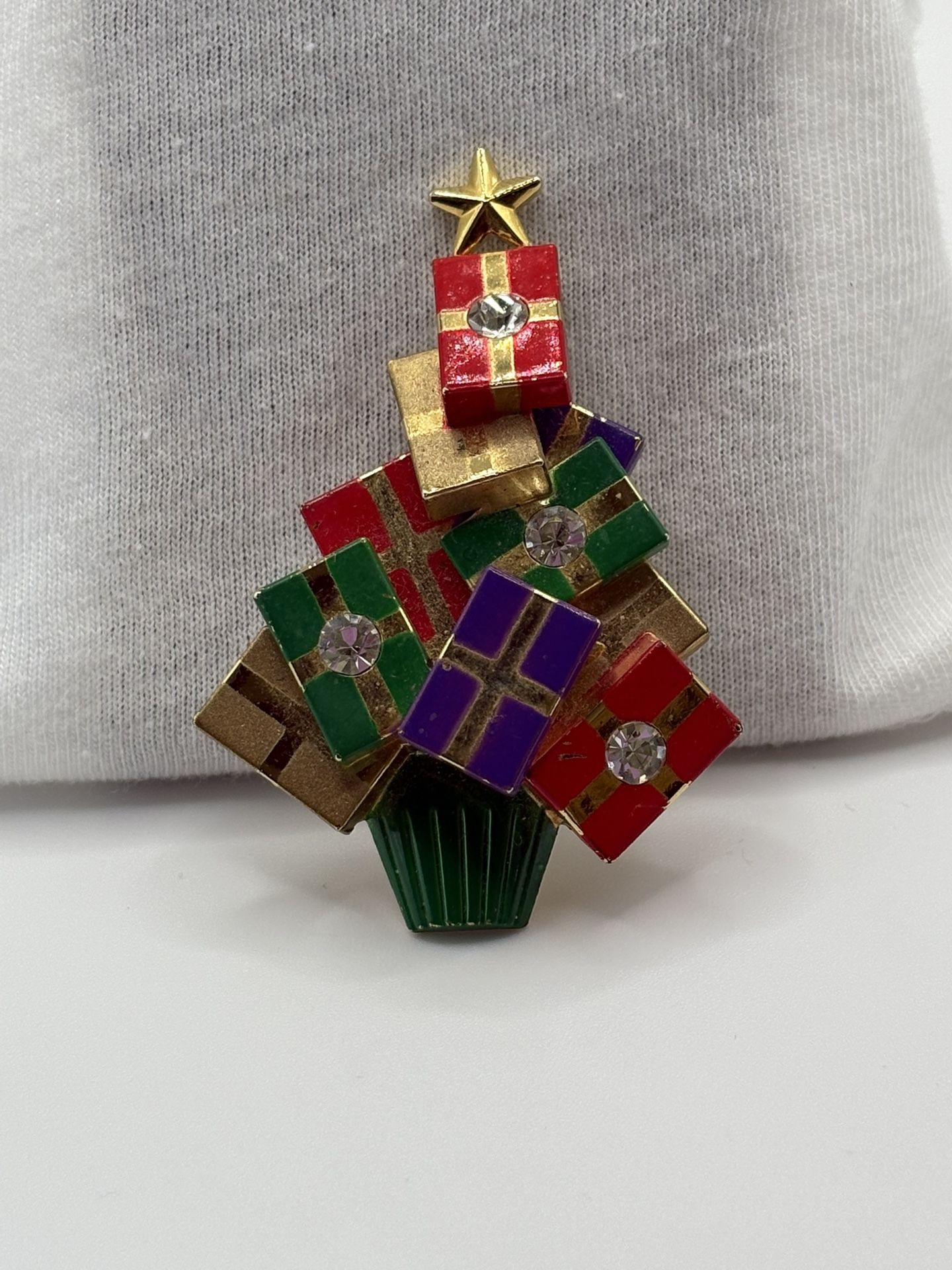 VINTAGE CHRISTMAS TREE “Christmas Presents” BROOCH PIN