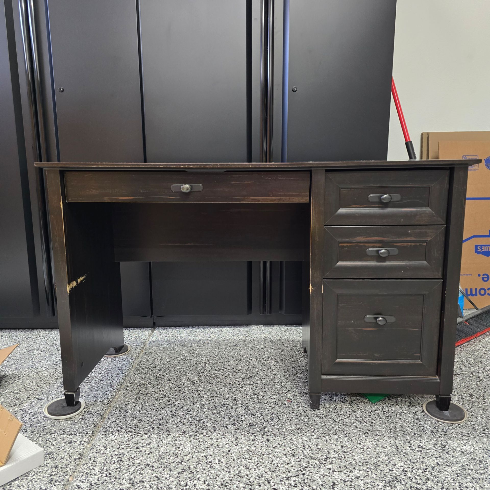 Free desk for Sale in Corona, CA - OfferUp