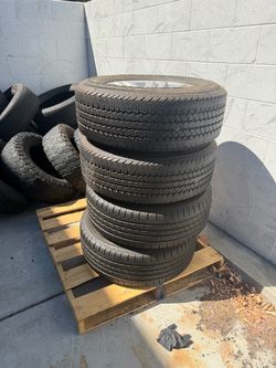 Set of 4 Tires on Alloy Wheels 275/65r18