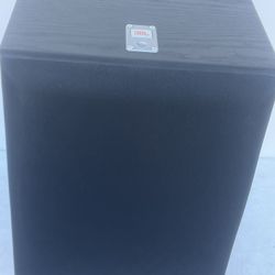 JBL Northridge E150P 10" Powered Subwoofer 150-Watt Digital Amplifier Beautiful. This fantastic clean looking speaker is, used in good condition with 