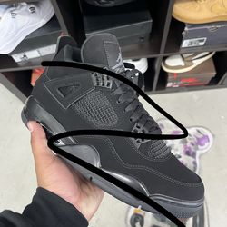 Jordan 4s black
