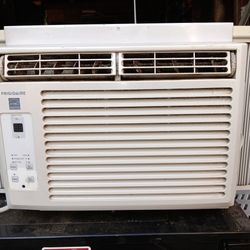 Window AC 5000 Btu Frigidaire W Remote