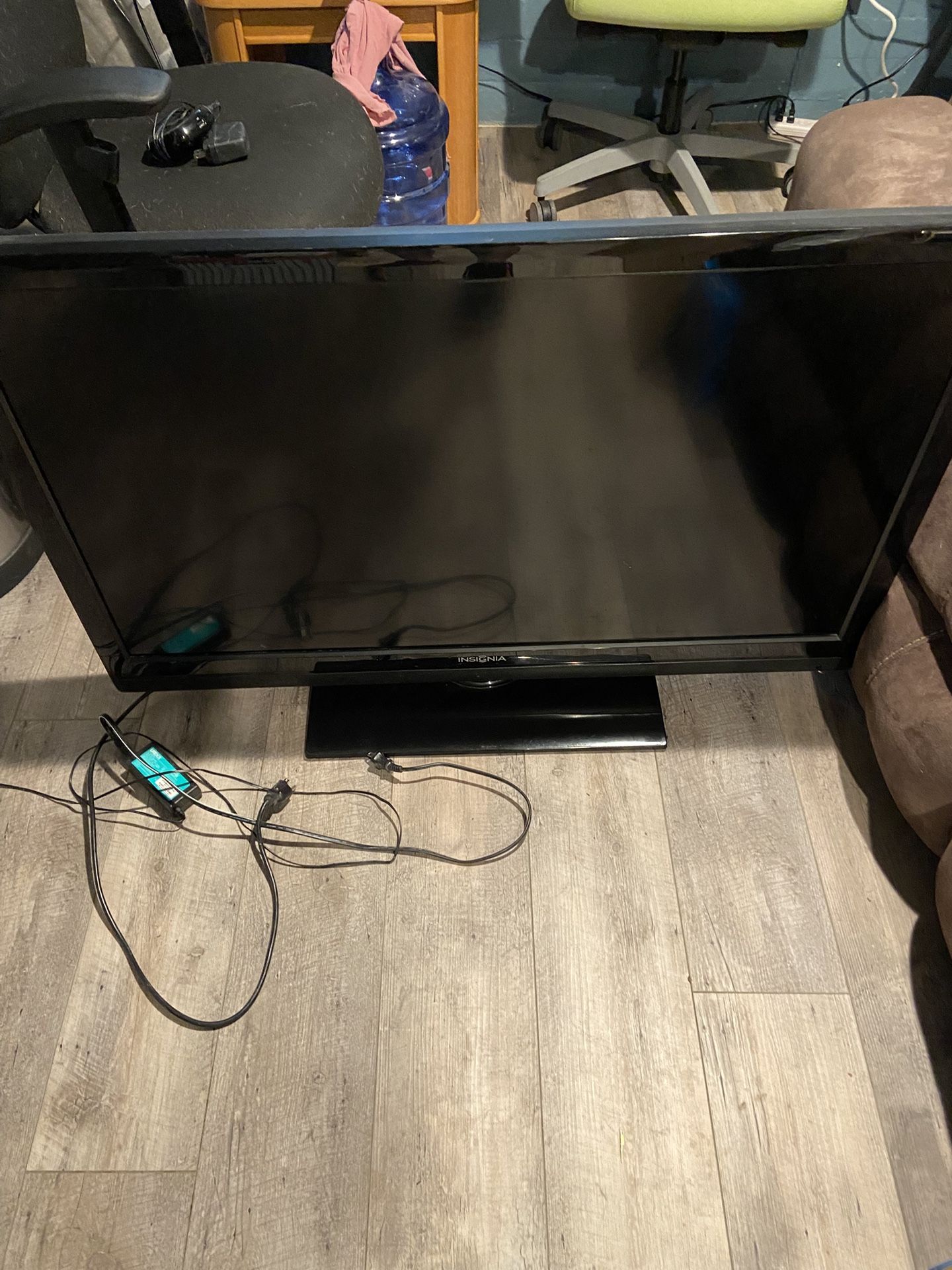 40 “ Insignia HDMITelevision