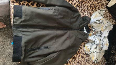 Tommy sweater