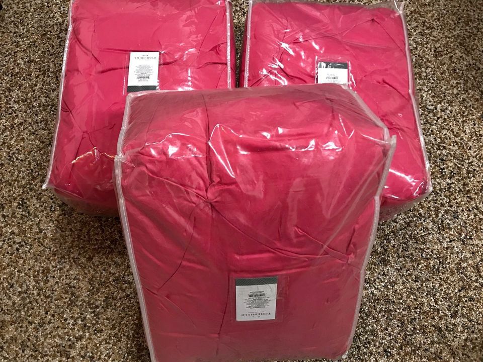 Comforter Set Twin XL Red {2}.[Parma]