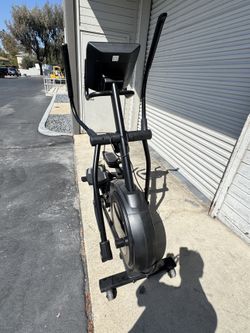 NordicTrack Elliptical Trainer with iFIT Touchscreen - Used