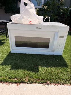 Whirlpool microwave with bracket