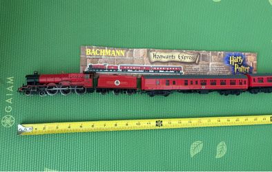 Harry Potter 31.5” Long Hogwarts Express Train, Very Good Condition, Does Not Come With The Tracks